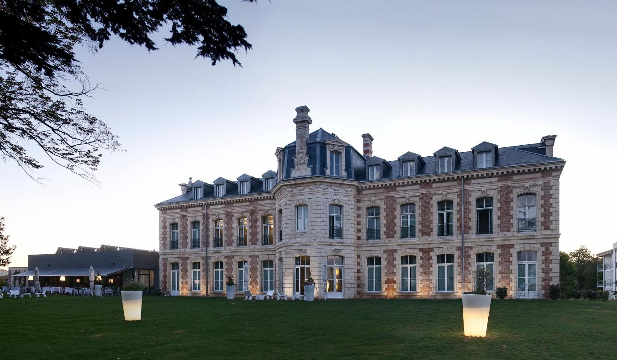 Hotel Et Spa Du Chateau Lagord Exterior photo