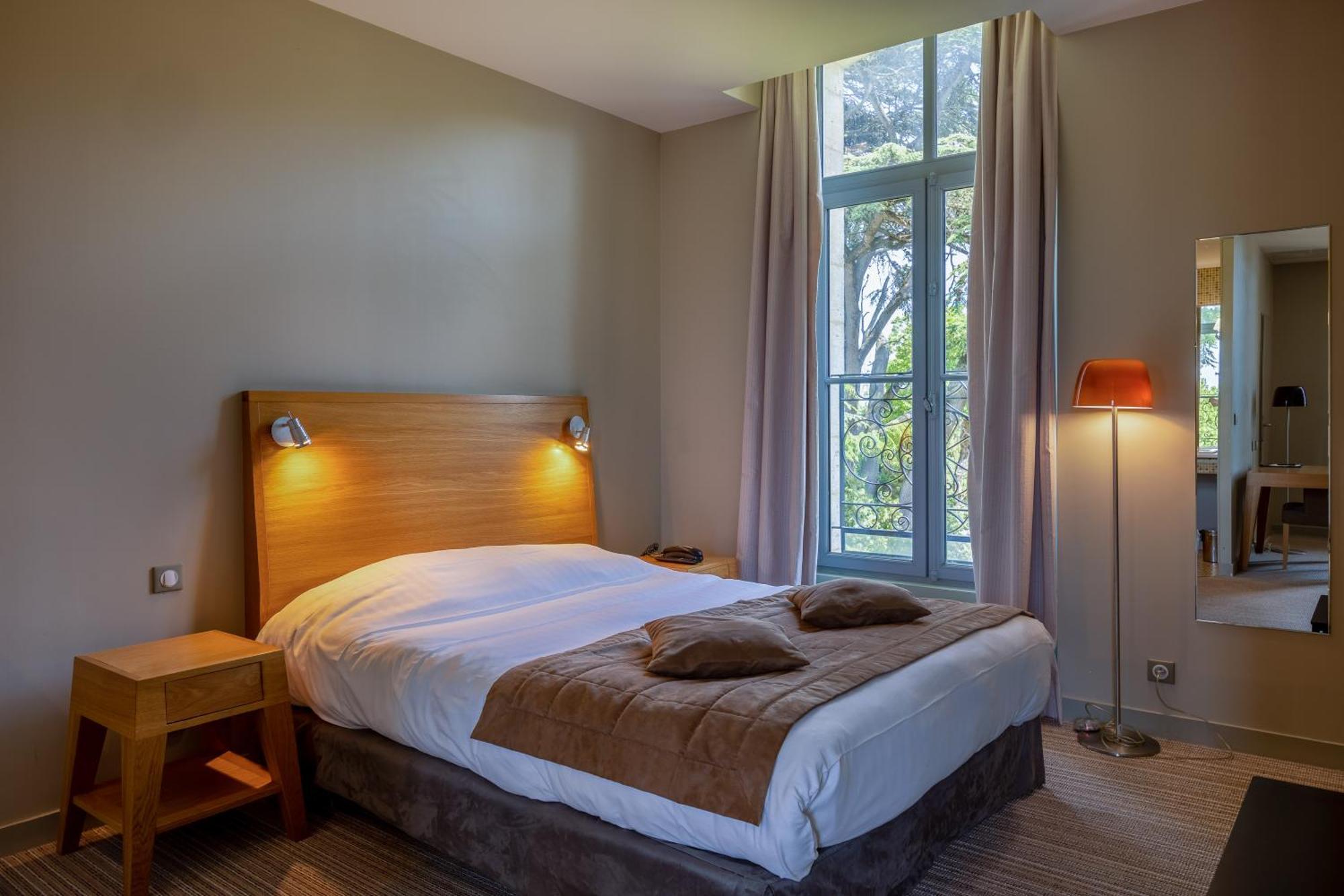 Hotel Et Spa Du Chateau Lagord Room photo