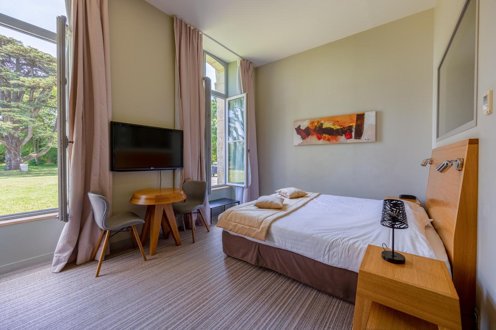 Hotel Et Spa Du Chateau Lagord Room photo